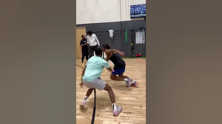 Tyrese Maxey is TOUGH with that step back!! #jushoop