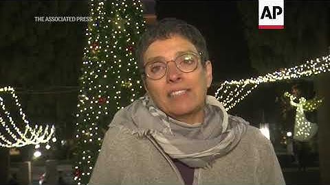 La YMCA de Jerusalén coloca un árbol de Navidad gigante