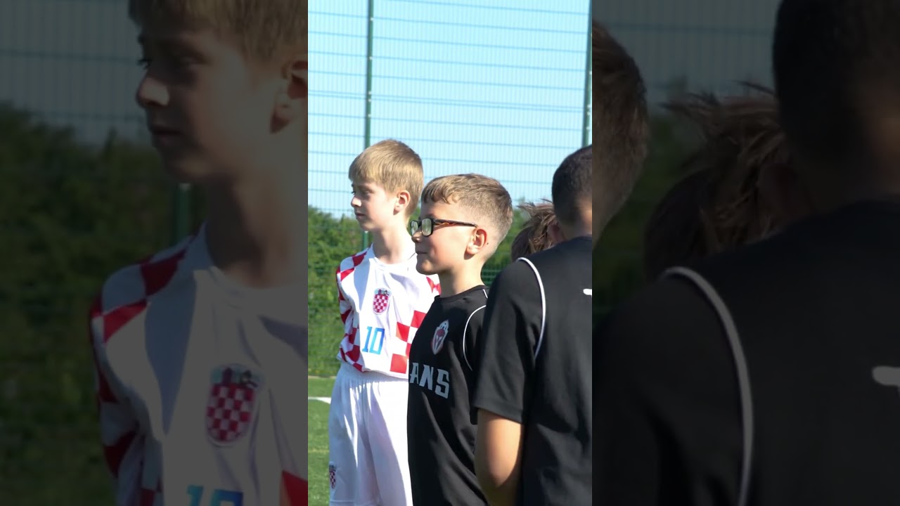 Is there anything better then playing football? 🙌 