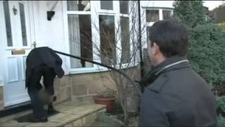 Lock Snapping - BBC - Inside Out (20th Feb. 2012)