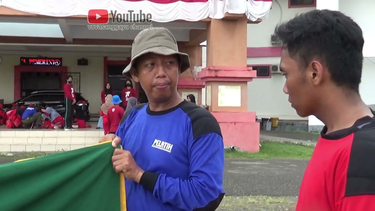 Paskibraka 2022. Cara melipat bendera agar tidak terlilit saat dibentangkan.