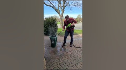 Garbage bin clean out