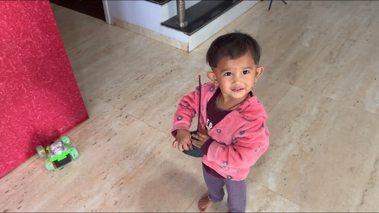 सियाला घेतली रिमोट ची गाडी 😍