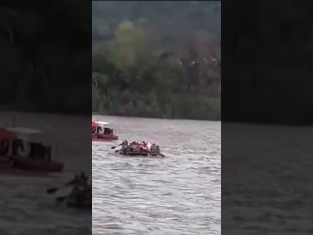 Peligro: Crecio el Rio Bermejo y bagayeros siguen cruzando en gomones