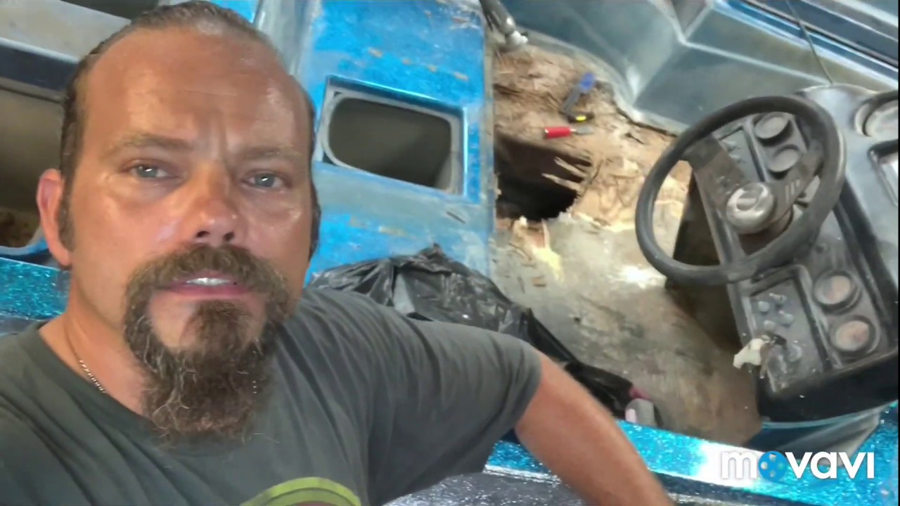 New floor in a 1996 stratos bass boat Part 2