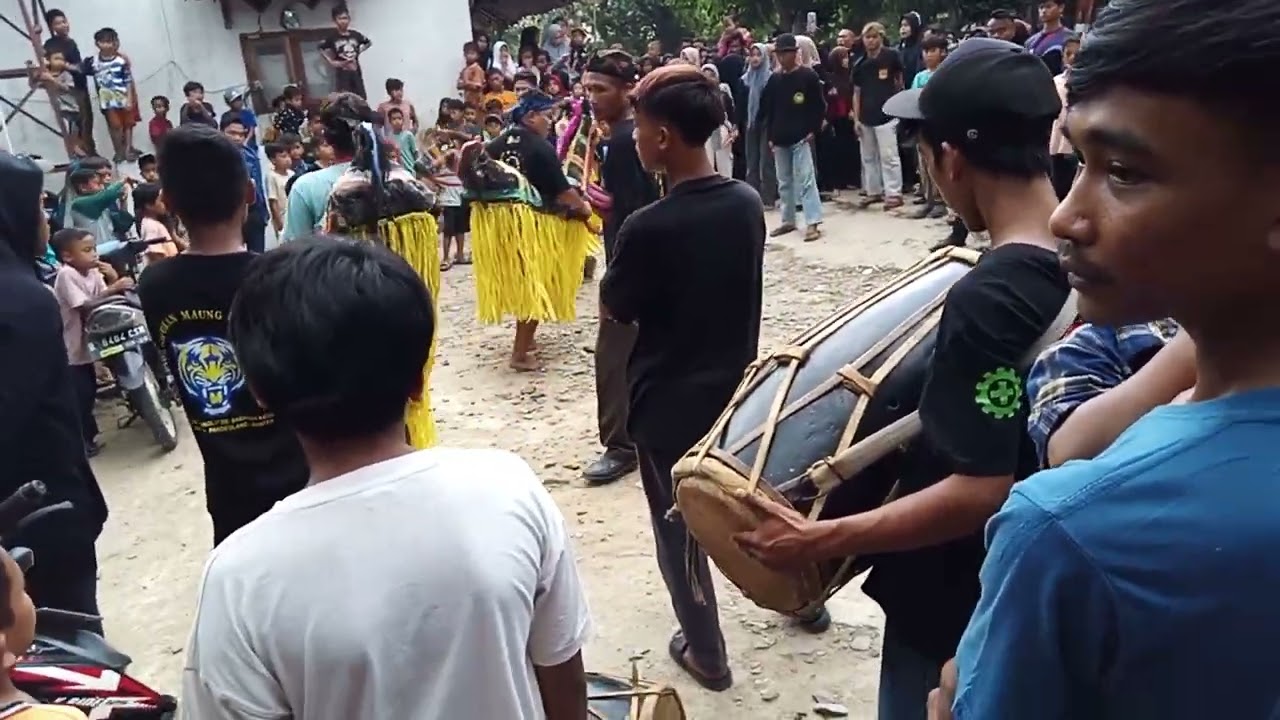 3 kuda lumping, Padepokan maung cibeureum, Babakankeusik