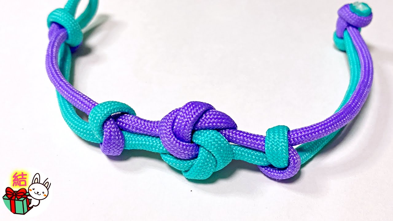 A simple two-color Mandala Knot bracelet that can be easily made 