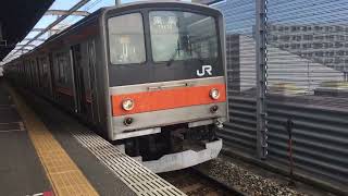 JR東日本武蔵野線205系5000番台M5編成が京葉線新木場駅を発車するシーン！