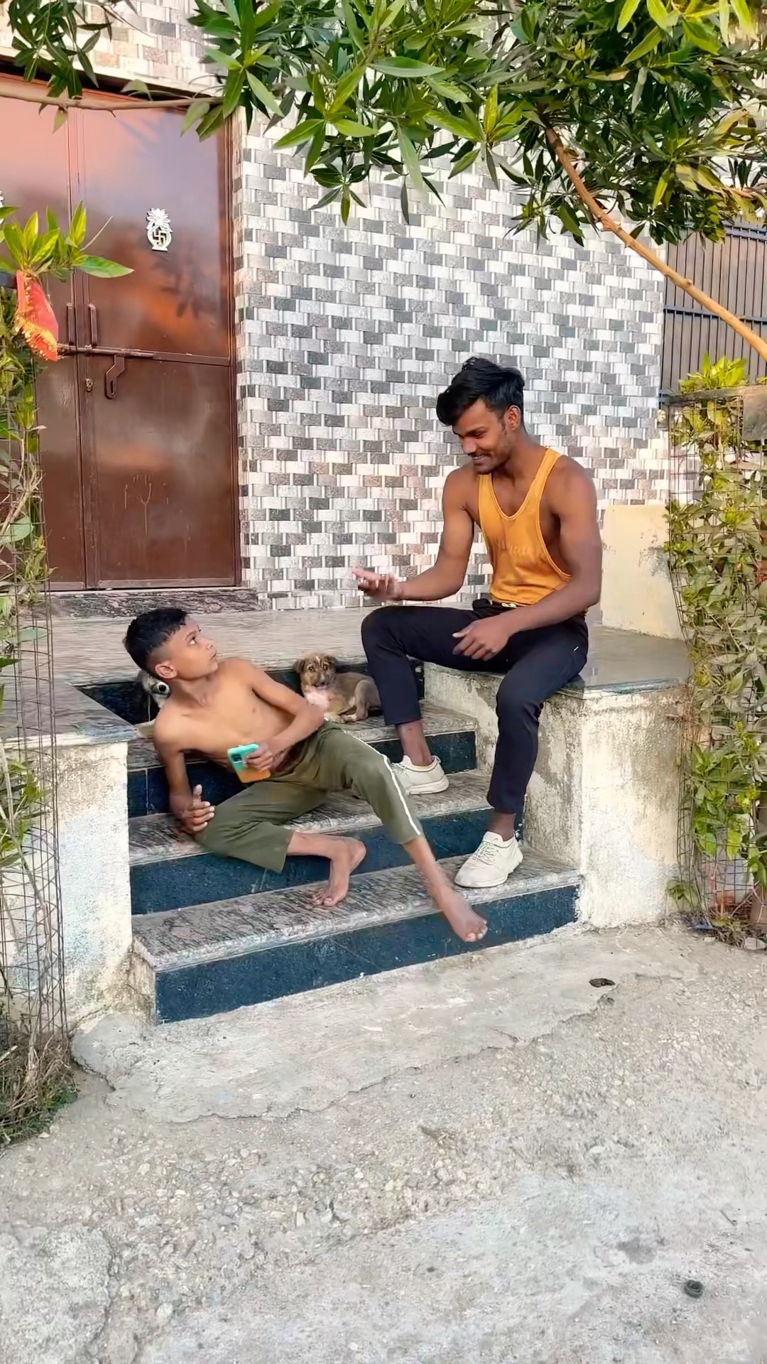 pappee bhee dekhane lag gaye ??? #shortvideo #funnyvideo #shorts #short #shortsyoutube