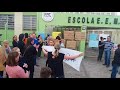 Manifestação de pais na Escola Ana César