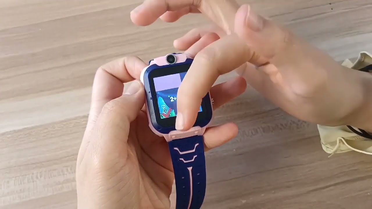 Q12 Kids Smart Watch Waterproof IP67 SOS Antil lost Phone Watch Baby 2G SIM Card Call Location Track