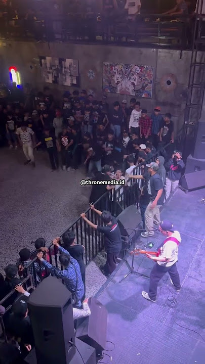 Baju putih lagi #moshpit #moshing #mosh #crowd #shorts #pogo #chaos #twostep #gigs #punk
