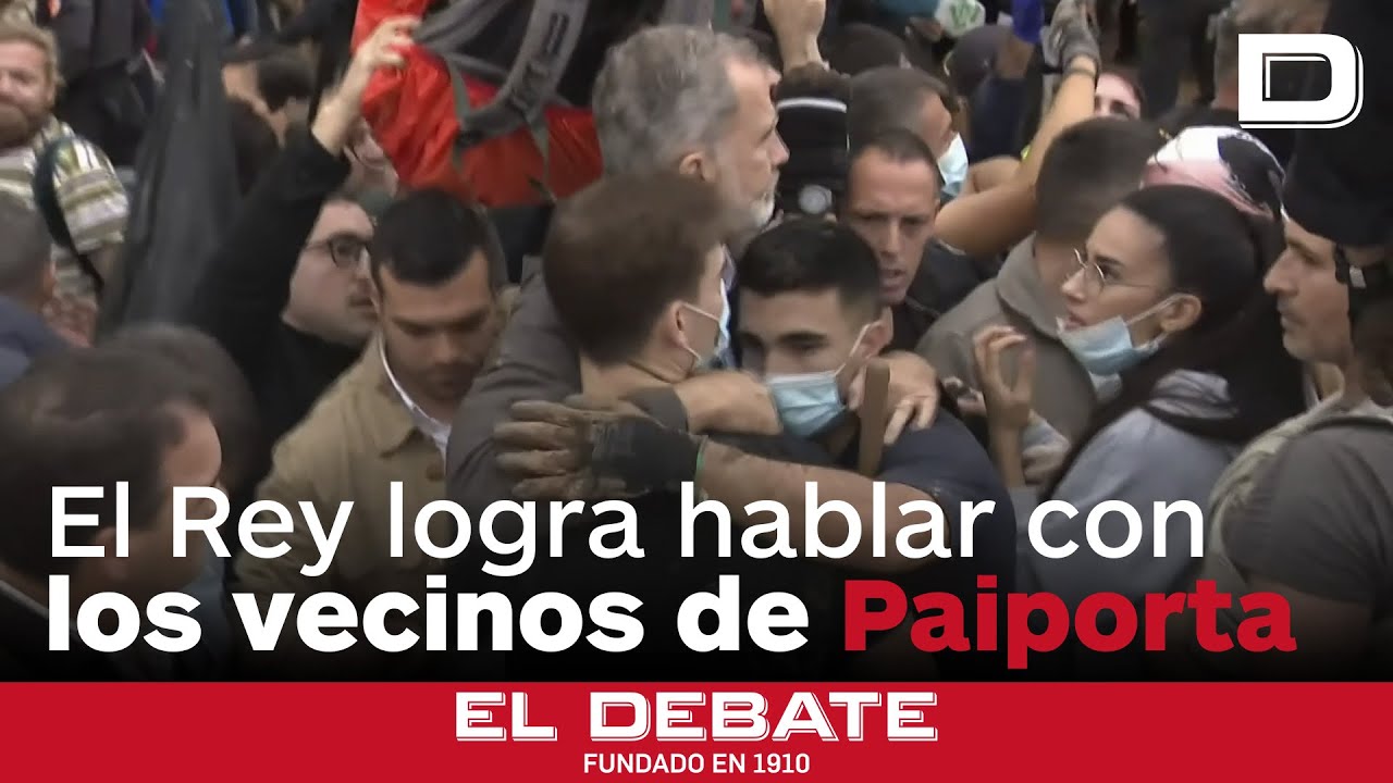 El Rey Felipe acude a la visita a Paiporta y logra hablar con vecinos a pesar de la huida de Sánchez