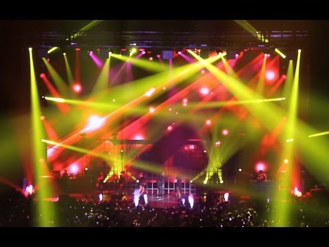 R. Kelly: The Buffet Tour Intro + "Make It Rain (Remix)" (Live)