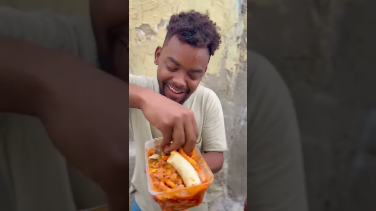 Wiil yar shaqeesanaayo iyo nin weyn tuugsanaayo qosolka aduunka