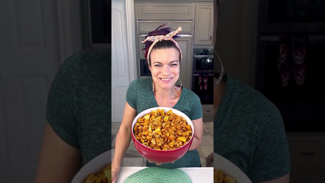 How to Make an Easy Homemade Caramel Drizzle - Easy Sweet & Salty Snack