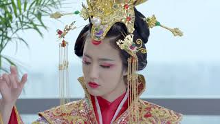 Every Chinese Girl Wants To Wear Such A Suit For A Photo.