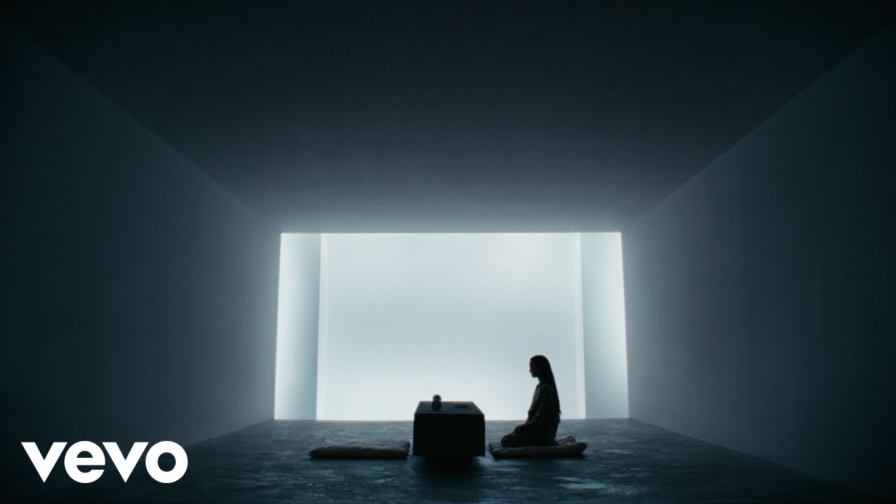 AONN, Torii Wolf - Folded In Your Hands (Official Video) auf YouTube ansehen AONN, Torii Wolf - Folded In Your Hands (Official Video) auf YouTube ansehen