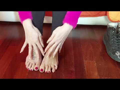 Our model Diavoletta86 is back, showing her pretty feet and natural nails (january 2023)