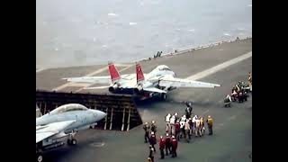 F14 Tomcat - Triple simultaneous take off from Aircraft carrier.