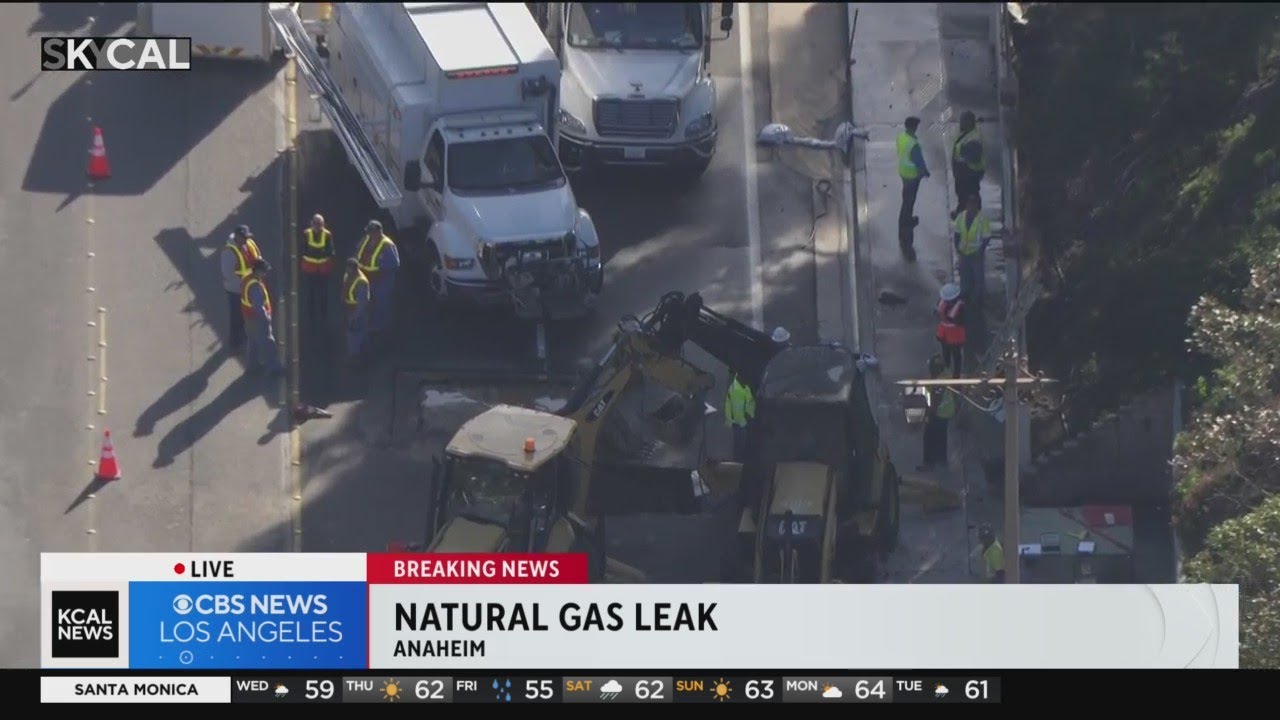Crews working to repair natural gas leak in Anaheim - YouTube