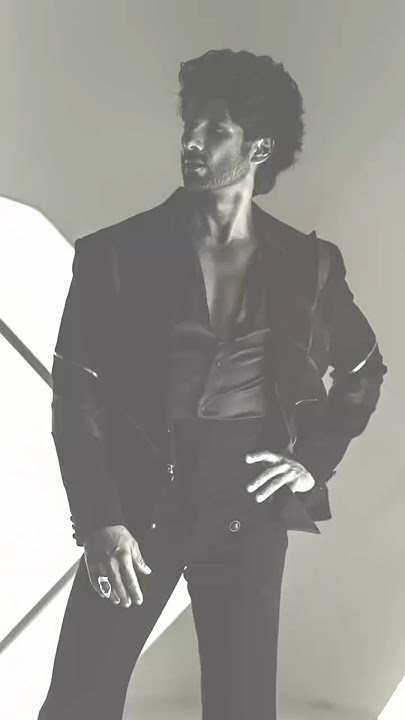 HANDSOME HUNK! 🫶😎 #shahidkapoor rocks the look #shorts #viral