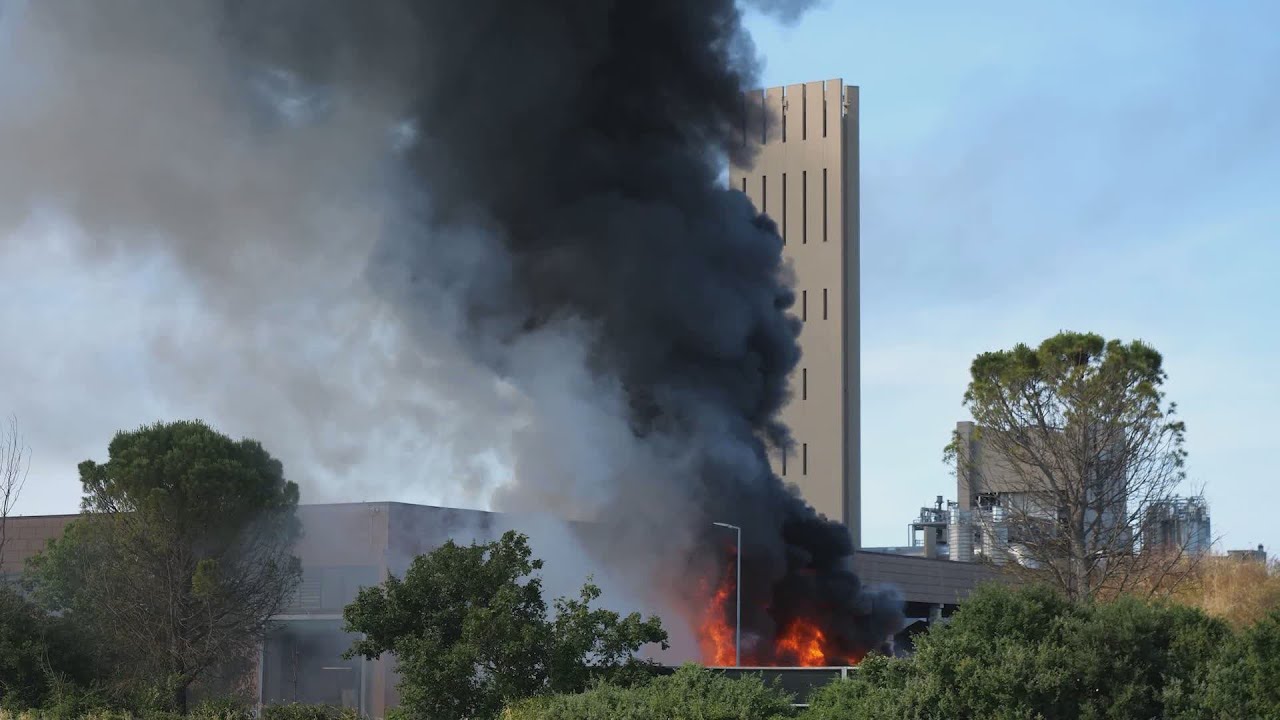 Fiamme in zona temovalorizzatore a Raibano. Fumo visibile a km di distanza