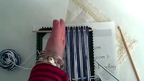 How to weave a rectangle on the potholder loom by Noreen Crone-Findlay (c)