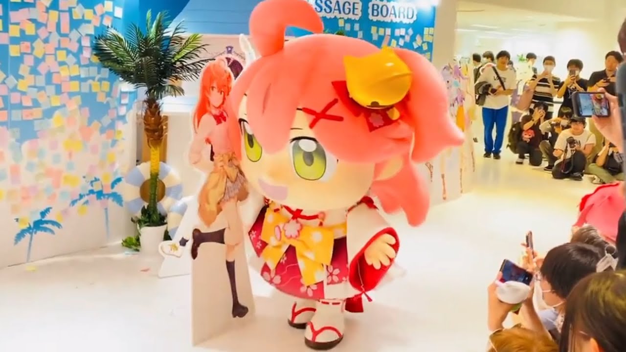 Mikodanye Vandalizing Miko Stand at Hololive EXPO - YouTube