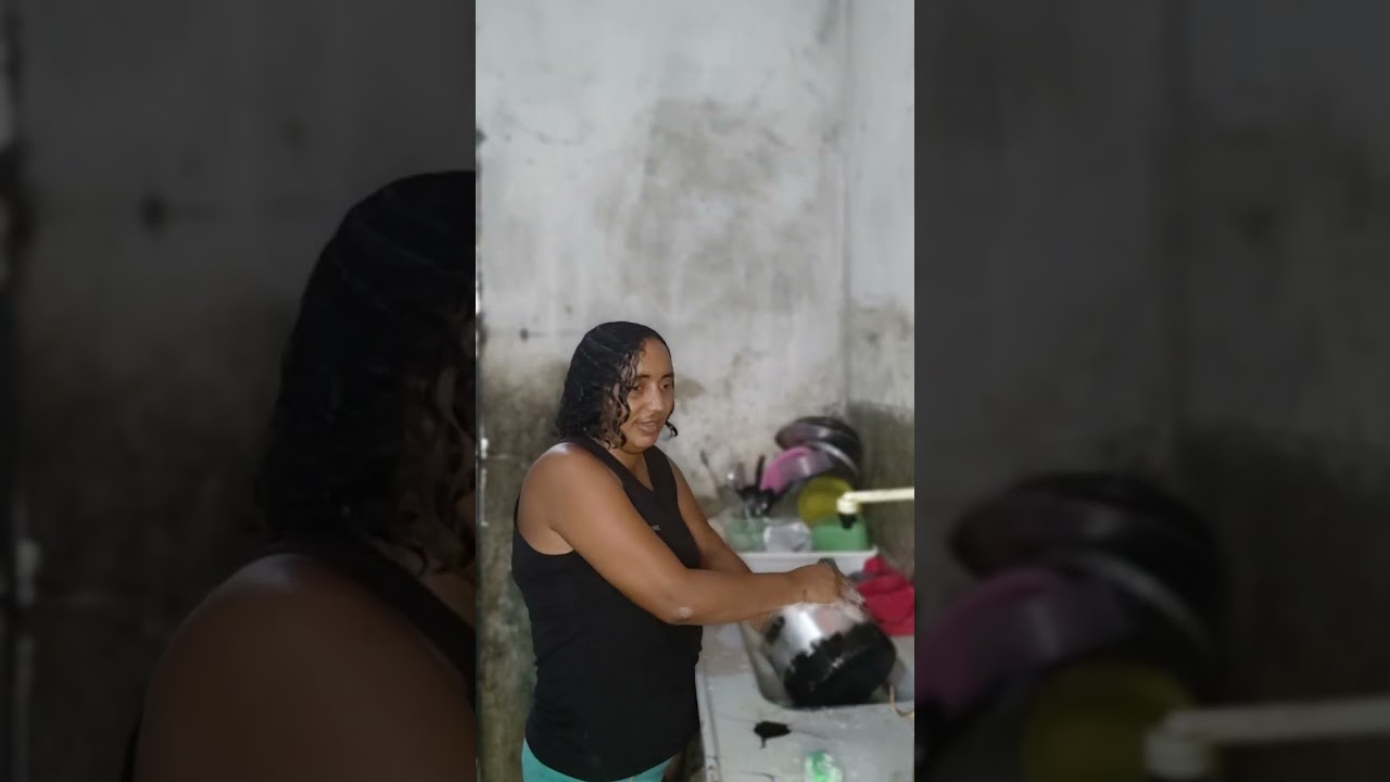 Lavando os pratos de minha mãe 
