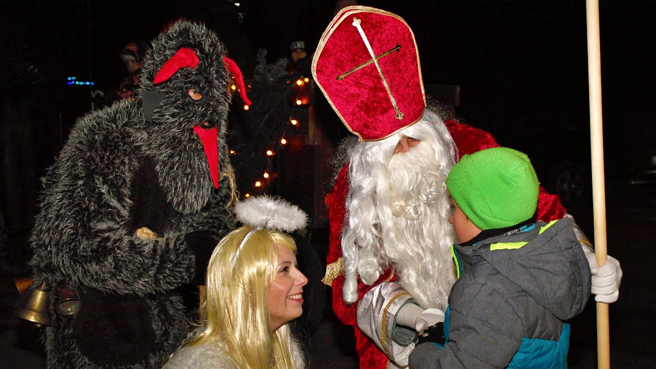 Koňský povoz s Mikulášskou družinou na Huslenkách 2024