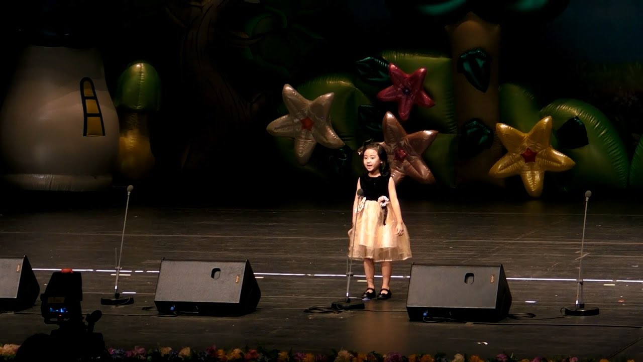 Παρακολούθηση 아기달님 미소 - 이아인 @2012, 제3회 전국 병아리 창작동요제 στο YouTube