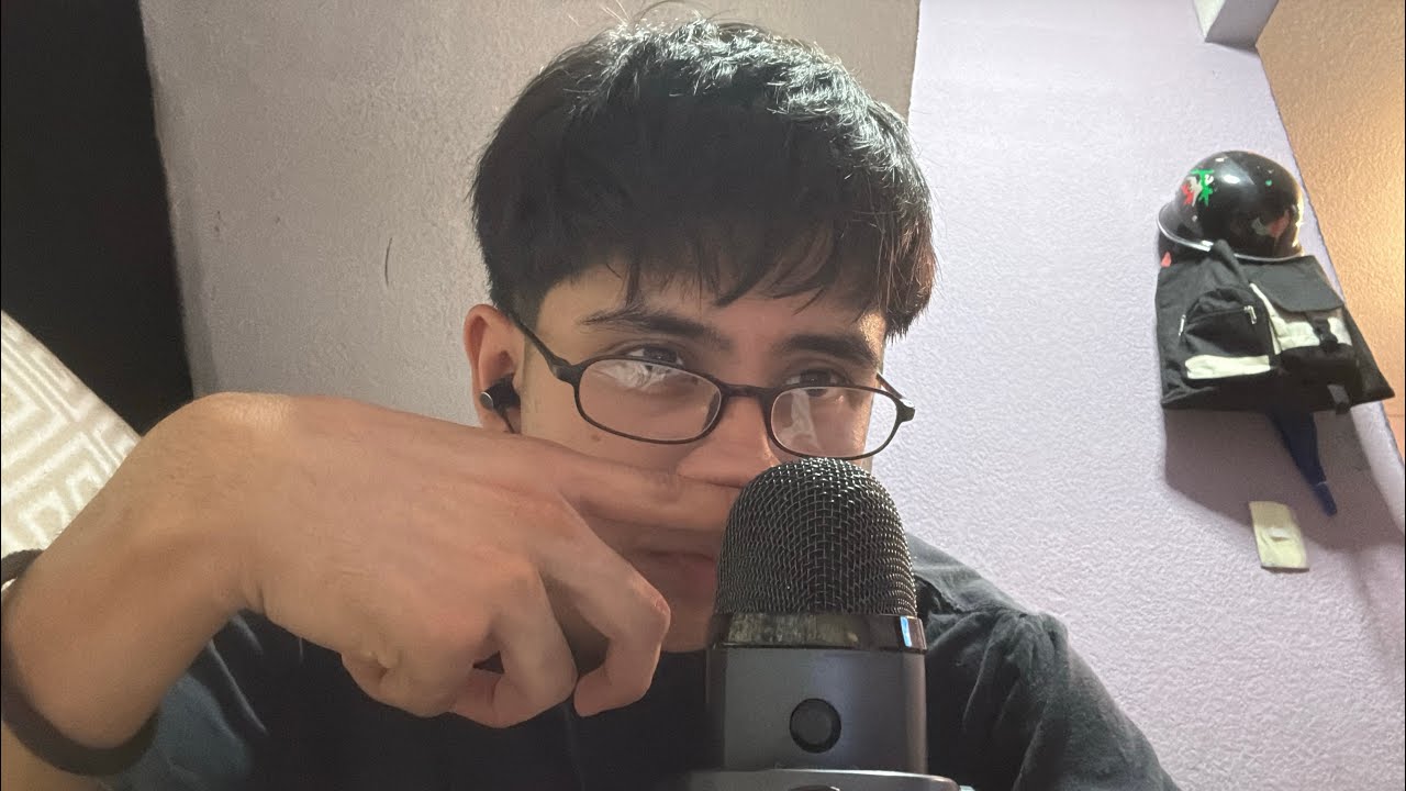 ASMR mouth sounds y tapping