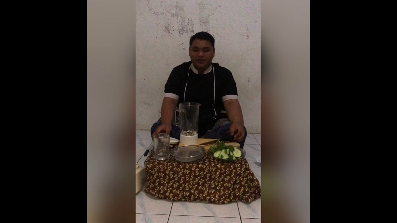 Featured image of post Jus Timun Dan Seledri Seledri juga rendah kalori sehingga jus seledri sering dijadikan pengganti minuman olahraga oleh para atlet sebelum latihan karena terbukti bisa meningkatkan daya tahan dan kekuatan tubuh selama berolahraga