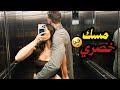 انحبسنا فالمصعد انا ولد عمي لحالنا ويلي سواه صدمني         نجومي