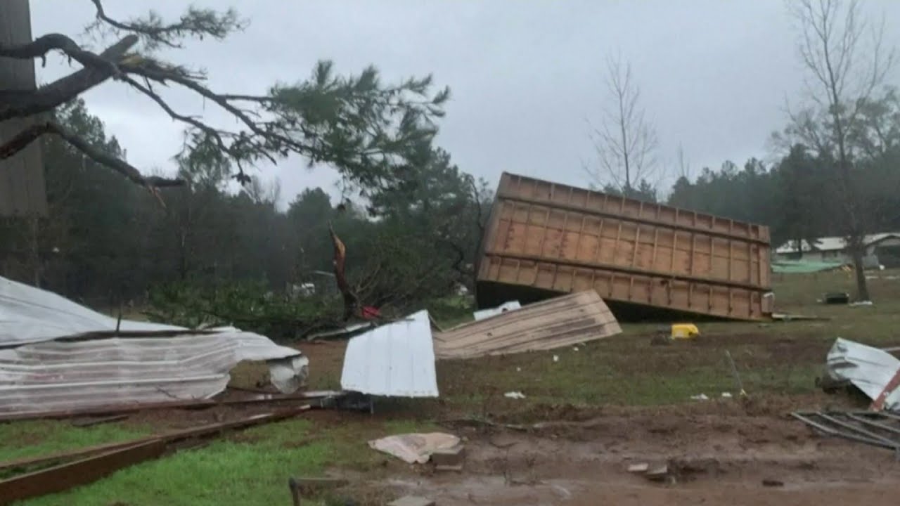 Two dead as tornado hits Louisiana town