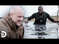 Final inesperado na corrida do Ed contra Hakim Isler | Ed Stafford: Contra Todos | Discovery Brasil