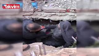 Elazığ'da enkaz altında kalan Hatun Yamış'ın kurtarılma anları kamerada