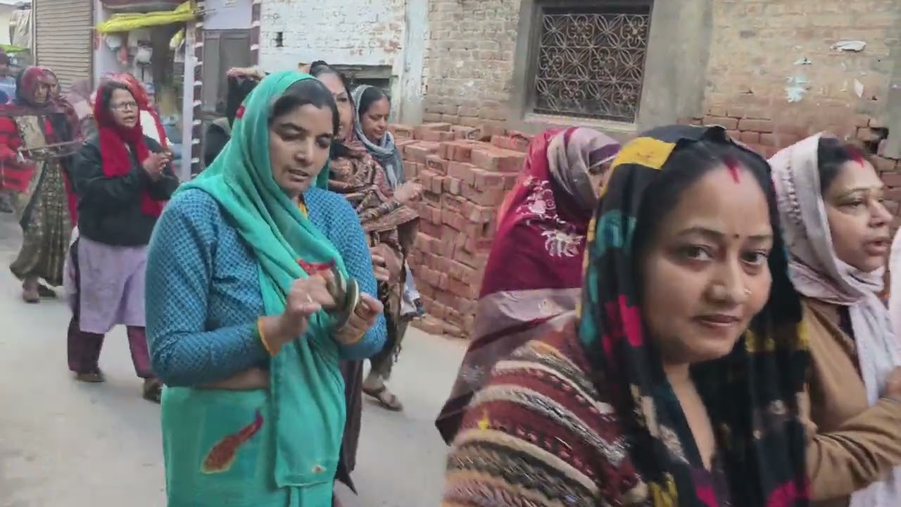 21 February Atrauli mein Shri Radha Rani ki Prabhat feri sabhi bhakt Aaye aur Anand paye 