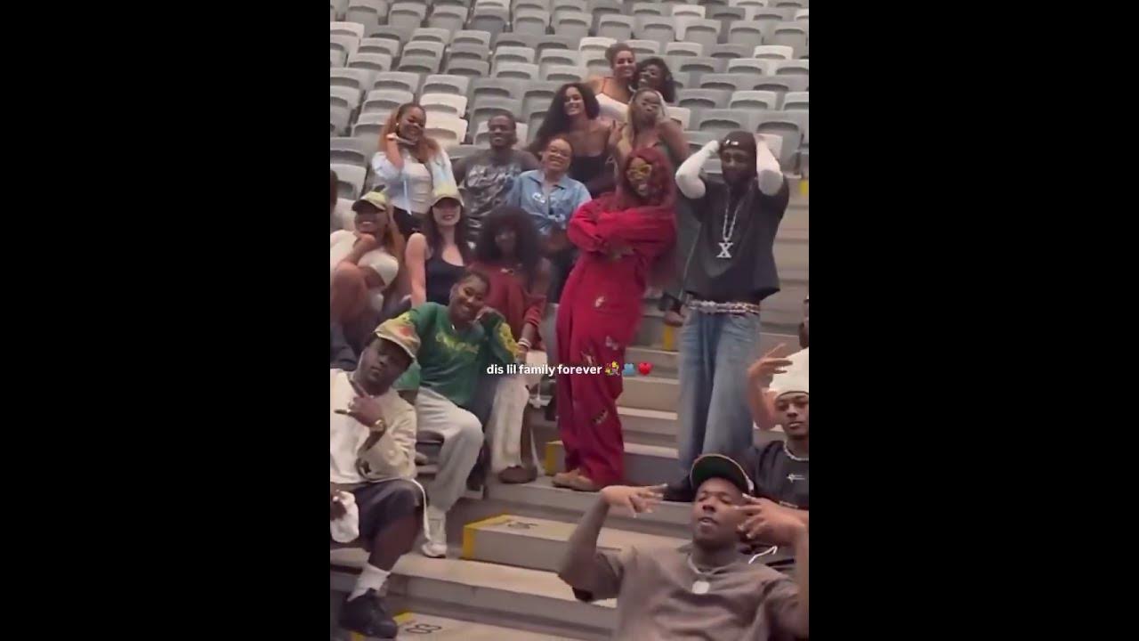 Kendrick, SZA and the Grand National Tour crew🫂❣️