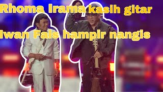 IWAN FALS HAMPIR NANGIS TERIMA GITAR DARI RHOMA IRAMA