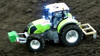 RC Traktor mit Pflug RC Tractor in Action Treffpunkt Modellbau Paaren im Glien 2015 *HD*