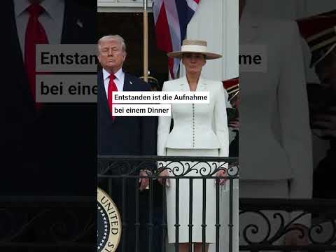 Melania schlägt Hand von Donald Trump aus