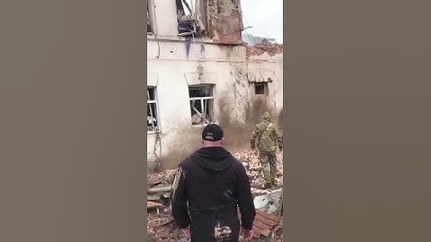 Последствия обстрела из С-300 в центре города Купянска Харьковской области.