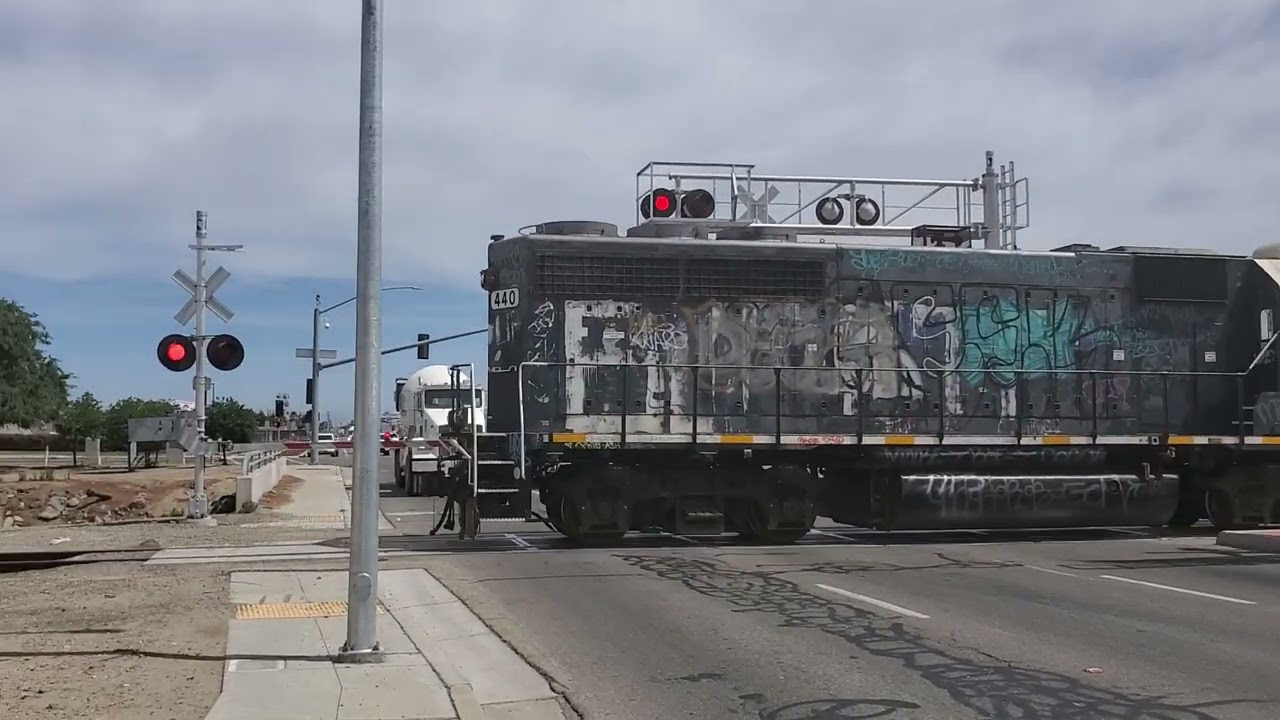 SJVR 440 Reversed locomotive passing Clovis Ave Fresno ca