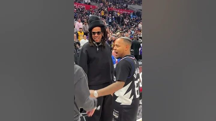 Bow Wow and Jay-z Link after the Clippers and Lakers Game.