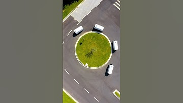 The Neolix Autonomous Vehicle can flexibly and stably navigate through S-shaped curves.