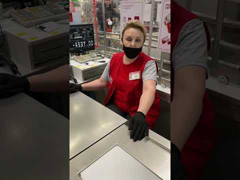 Наглая кассирша-хабалка украла у покупателя 5000 касарей #shorts #кассирша #5000