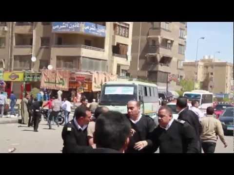 الشرطة تفتح الطريق بعد غلقة من قبل البلطجية