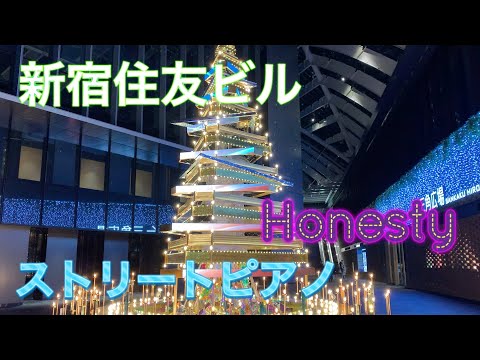 クリスマスイルミネーション 新宿住友ビル 三角広場 I am playing the piano at Shinjuku Sumitomo Building. Billy Joel/Honesty